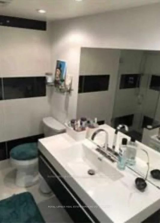 717, Bay, Bay Street Corridor, Toronto