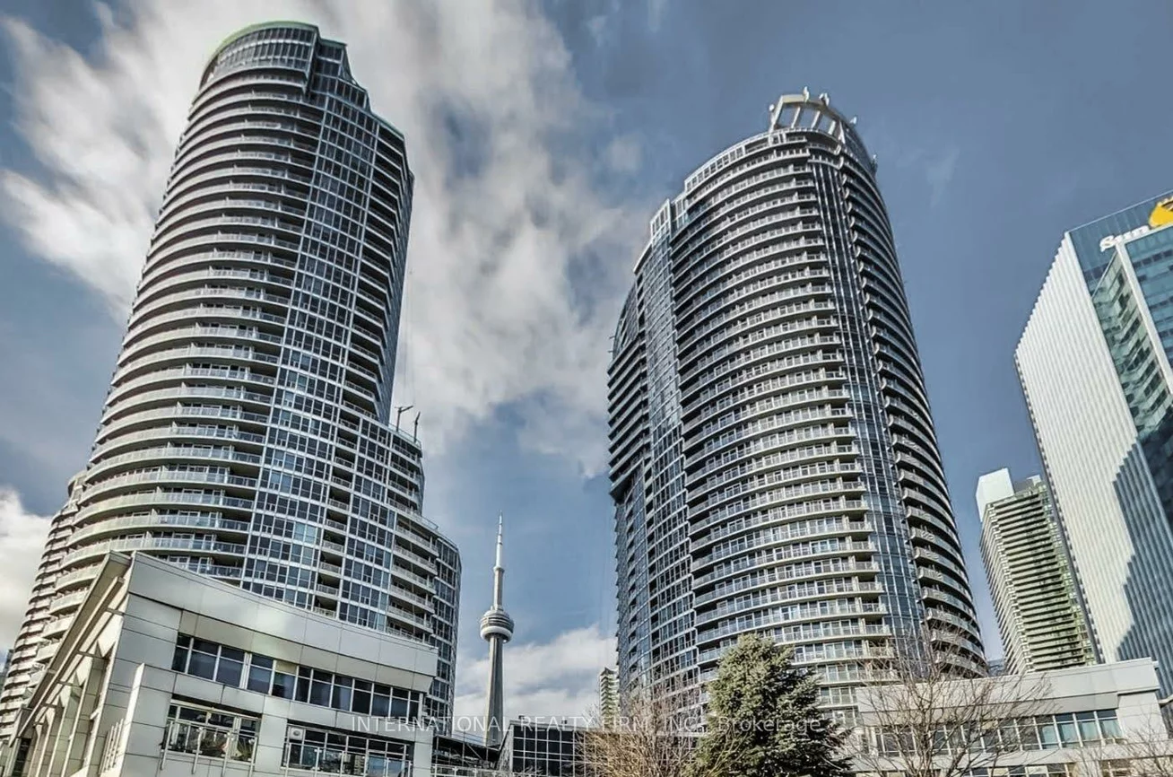 208, Queens, Waterfront Communities C1, Toronto