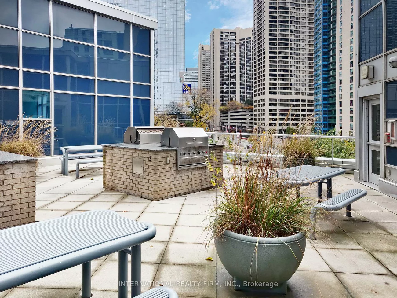 208, Queens, Waterfront Communities C1, Toronto