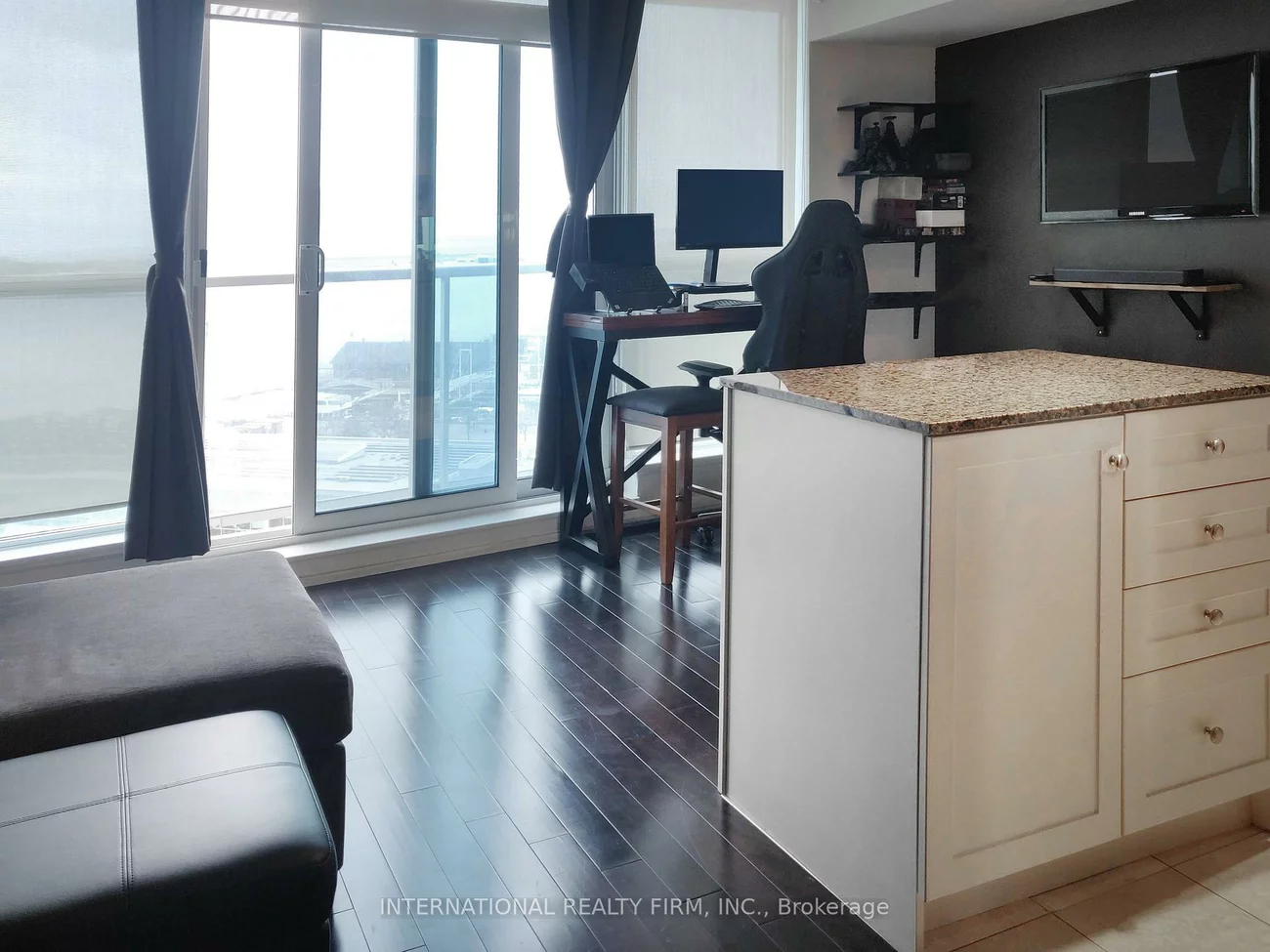 208, Queens, Waterfront Communities C1, Toronto