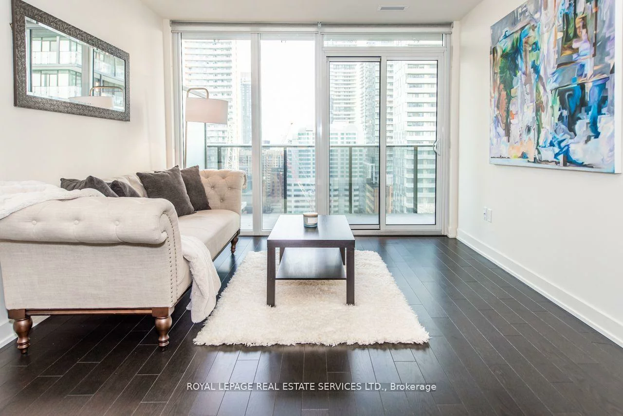 330, Richmond, Waterfront Communities C1, Toronto