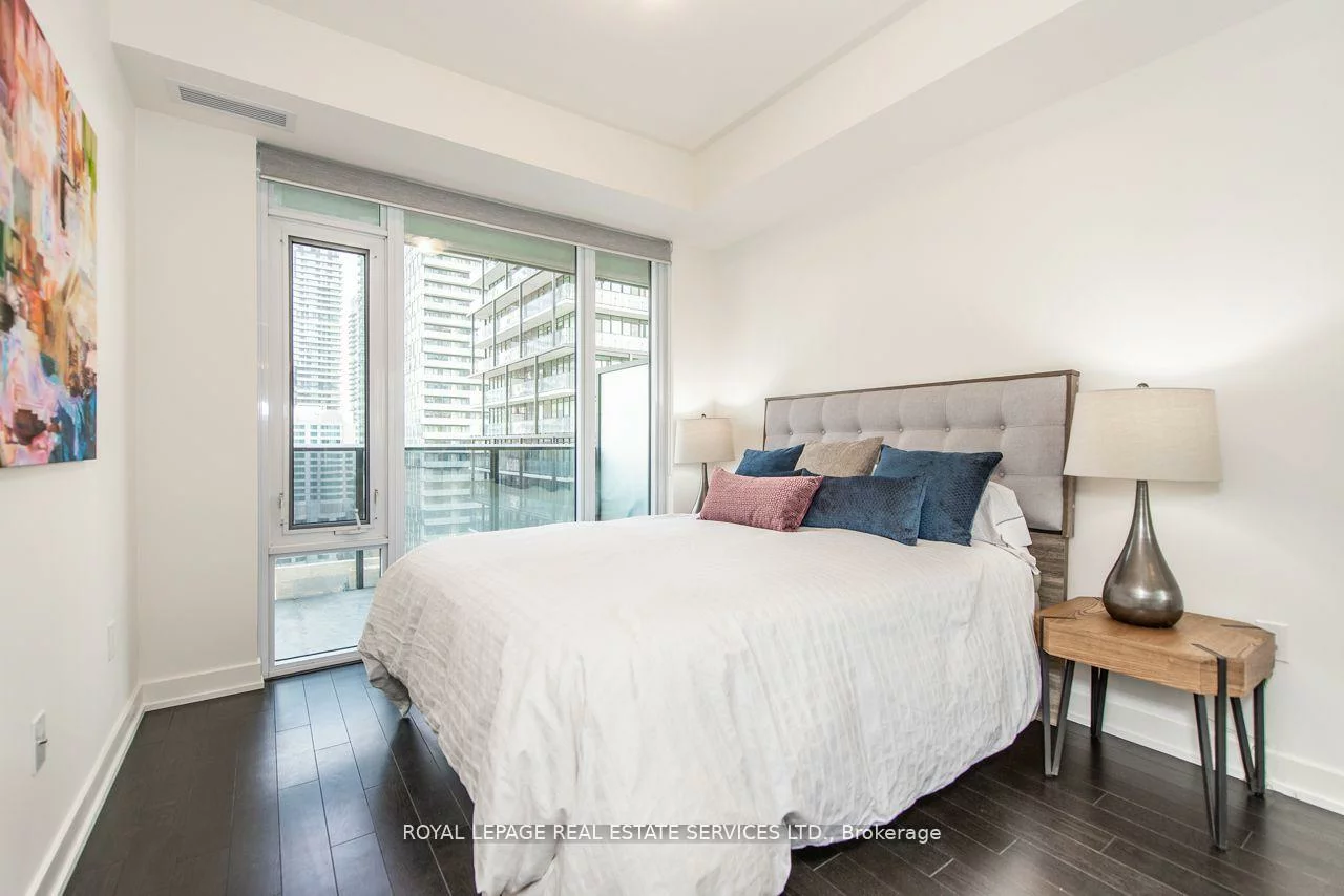 330, Richmond, Waterfront Communities C1, Toronto