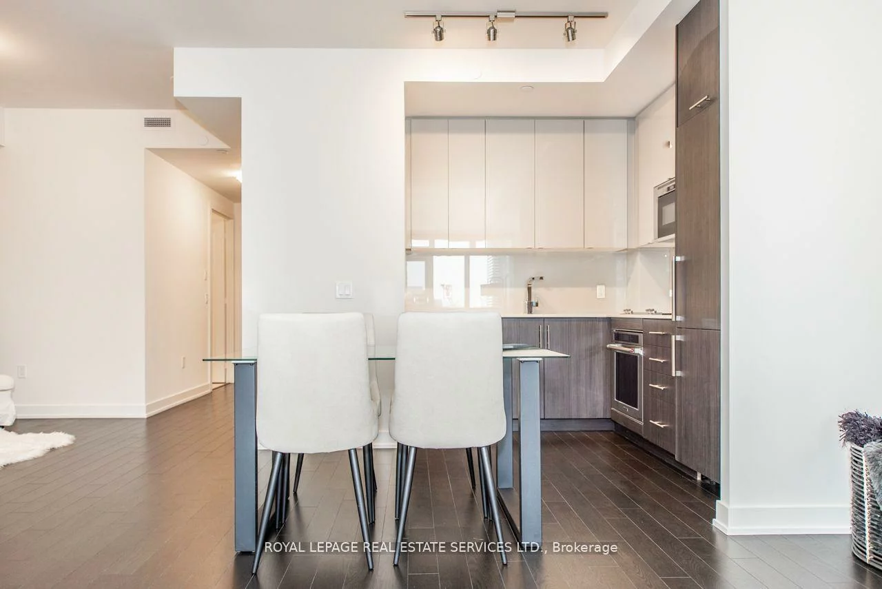 330, Richmond, Waterfront Communities C1, Toronto