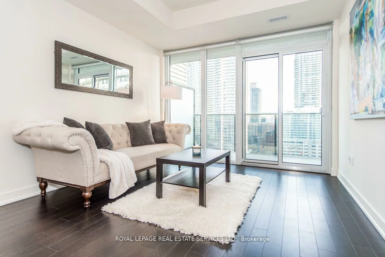 330, Richmond, Waterfront Communities C1, Toronto
