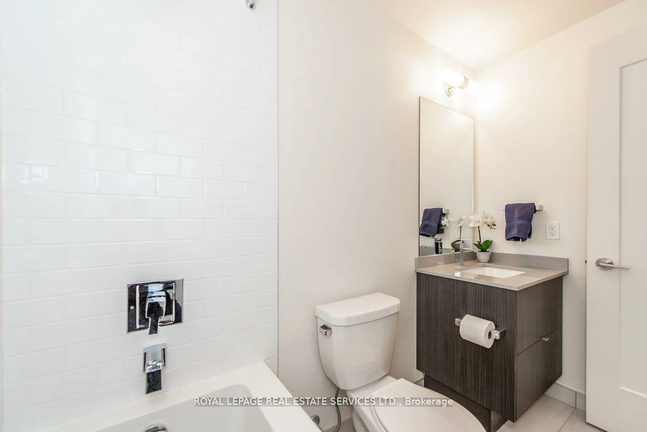 330, Richmond, Waterfront Communities C1, Toronto
