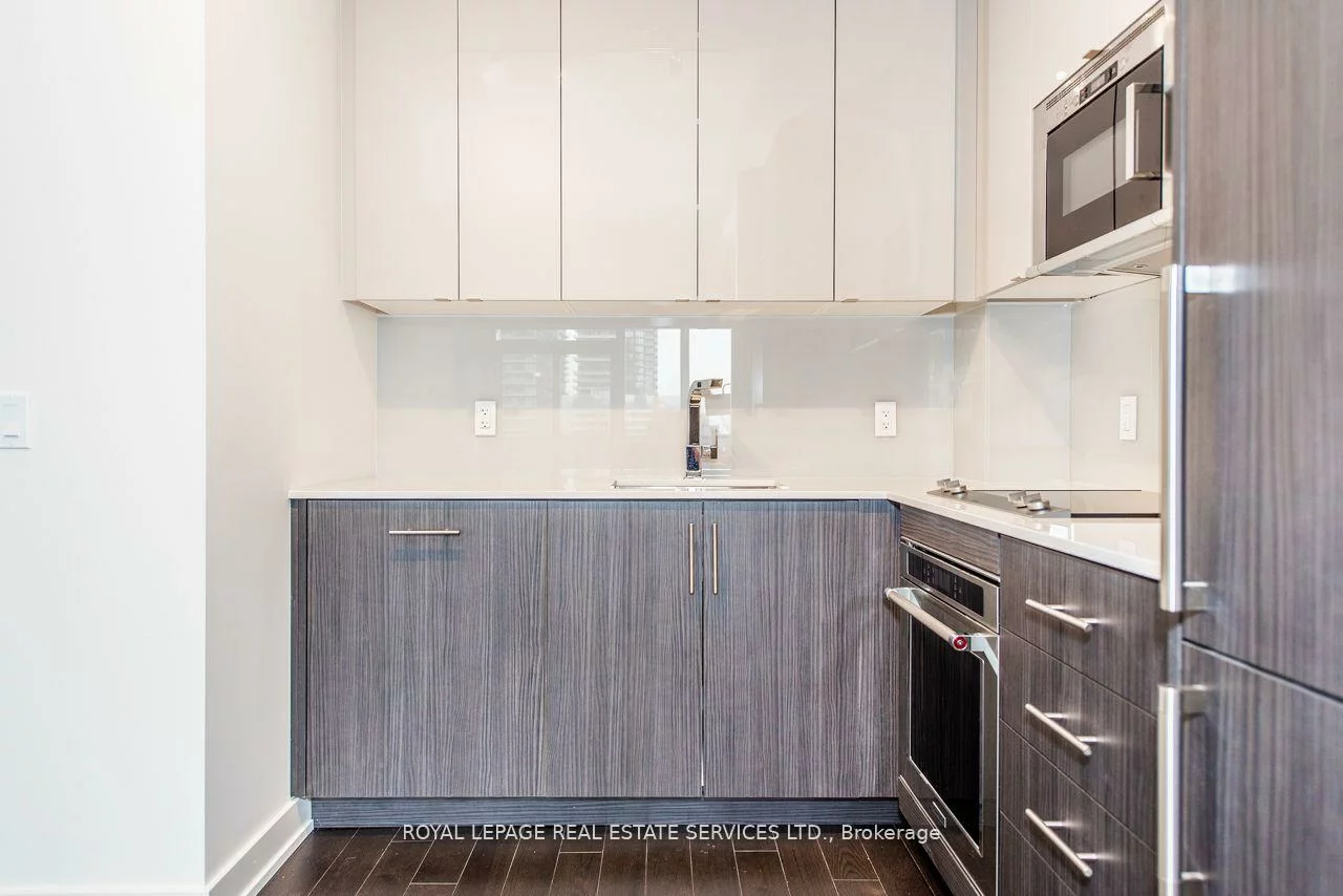 330, Richmond, Waterfront Communities C1, Toronto