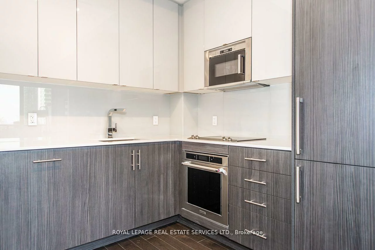 330, Richmond, Waterfront Communities C1, Toronto