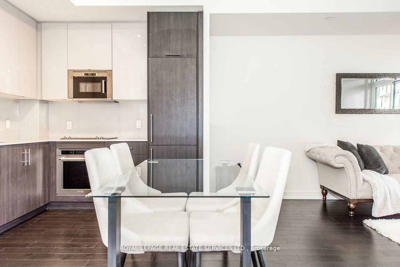 330, Richmond, Waterfront Communities C1, Toronto