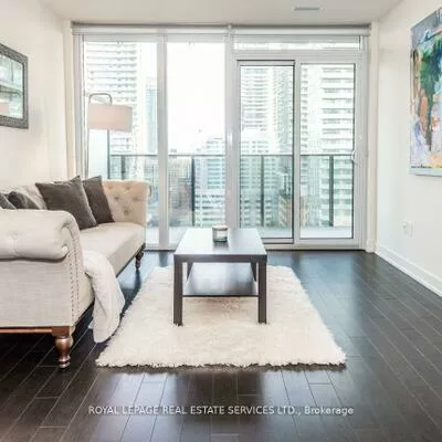 330, Richmond, Waterfront Communities C1, Toronto