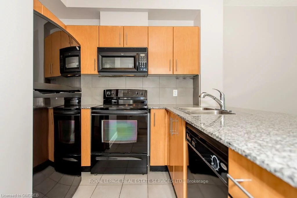 16, Yonge, Waterfront Communities C1, Toronto