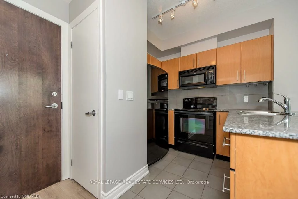 16, Yonge, Waterfront Communities C1, Toronto