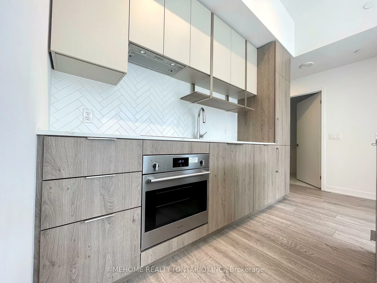 15, Holmes, Willowdale East, Toronto