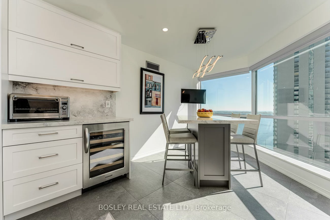 10, Queens, Waterfront Communities C1, Toronto