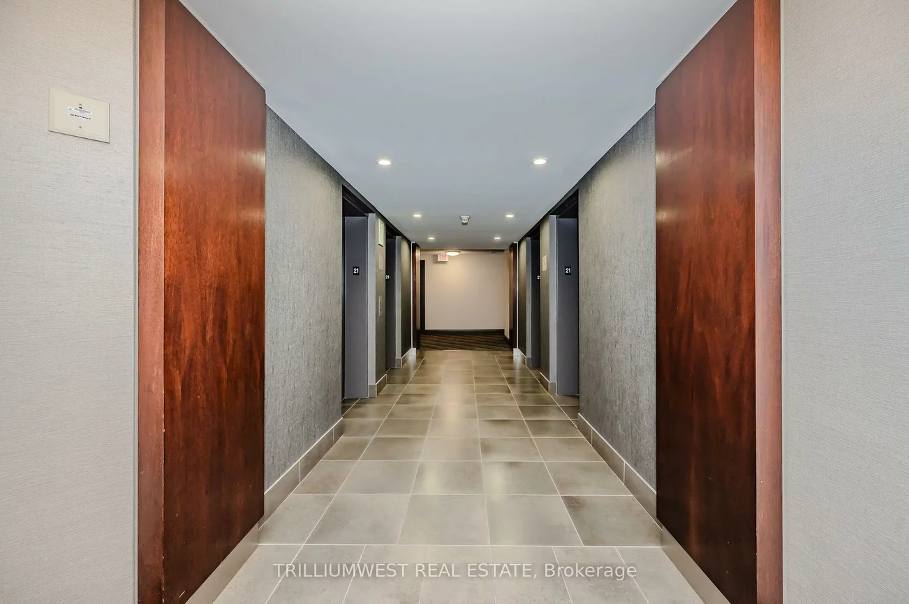 17, Barberry, Bayview Village, Toronto