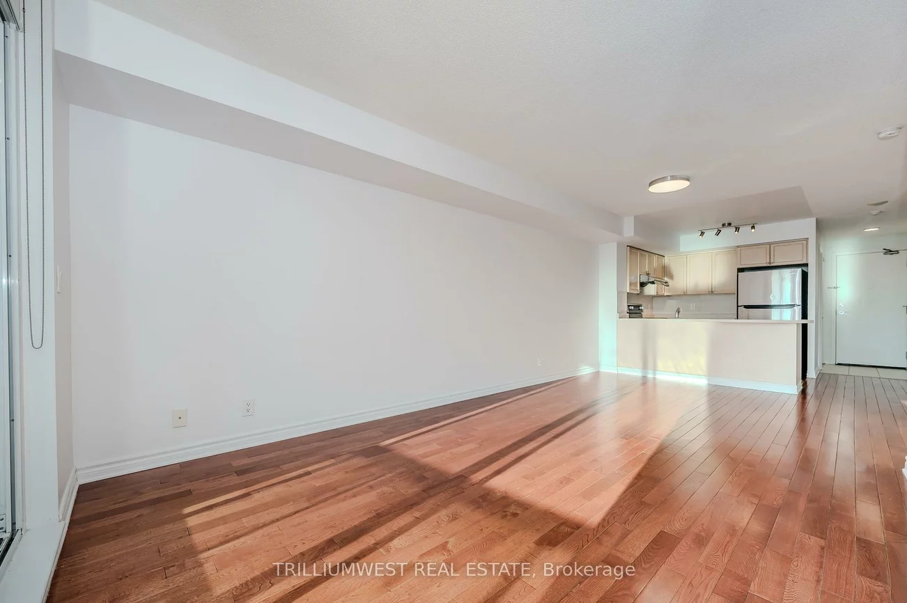 17, Barberry, Bayview Village, Toronto