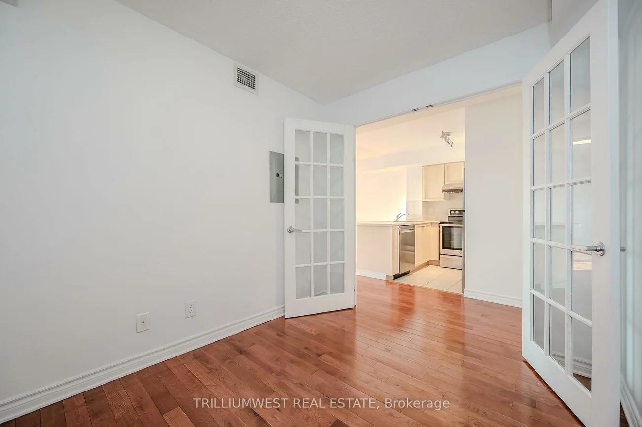 17, Barberry, Bayview Village, Toronto