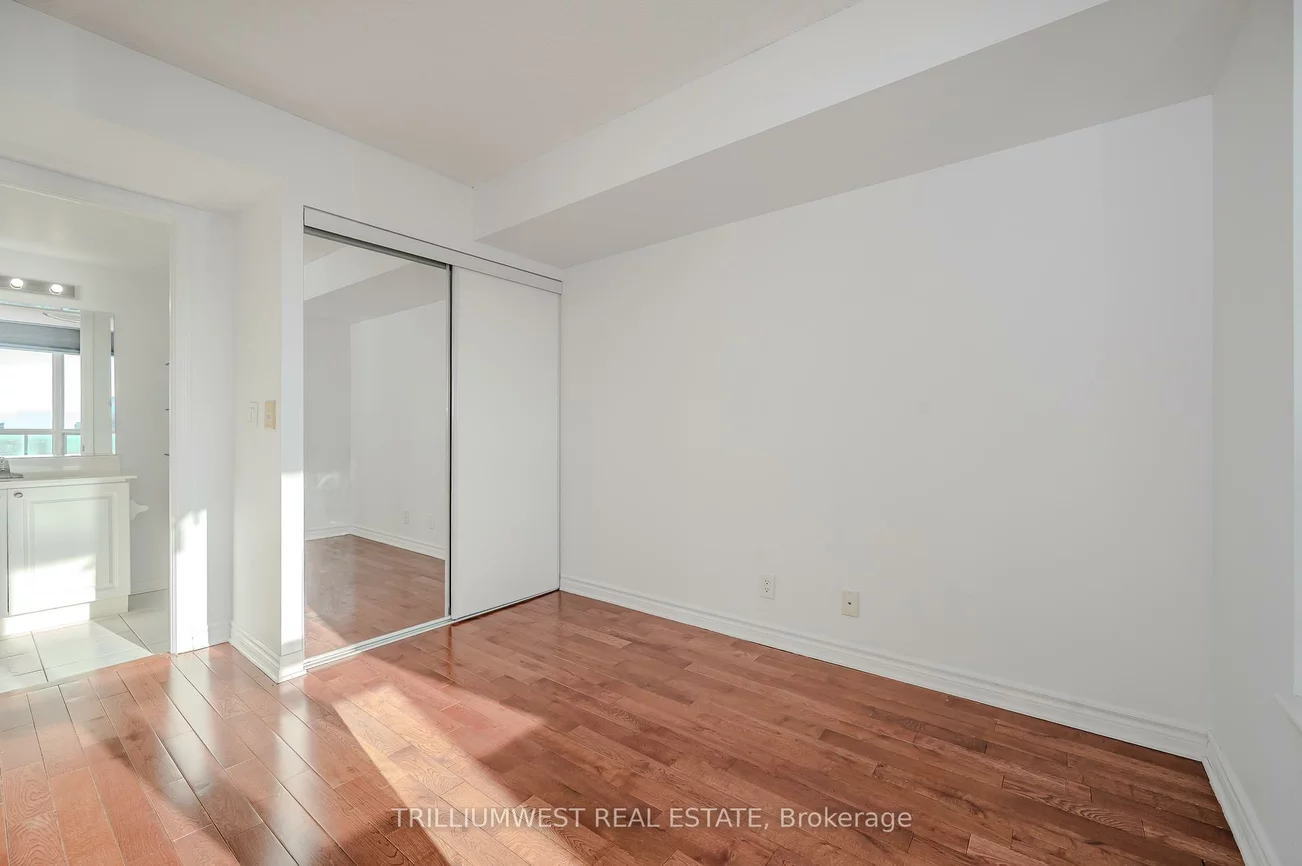17, Barberry, Bayview Village, Toronto
