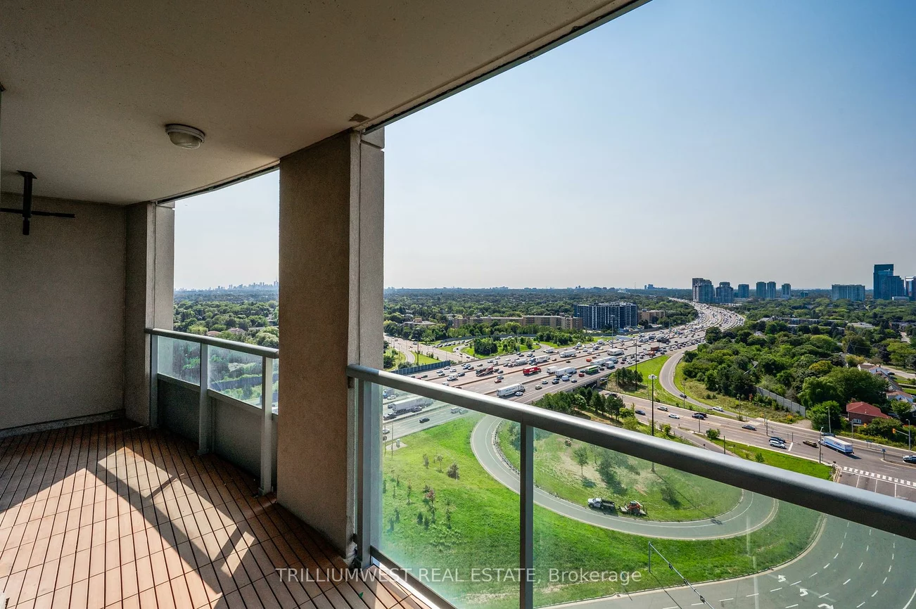 17, Barberry, Bayview Village, Toronto