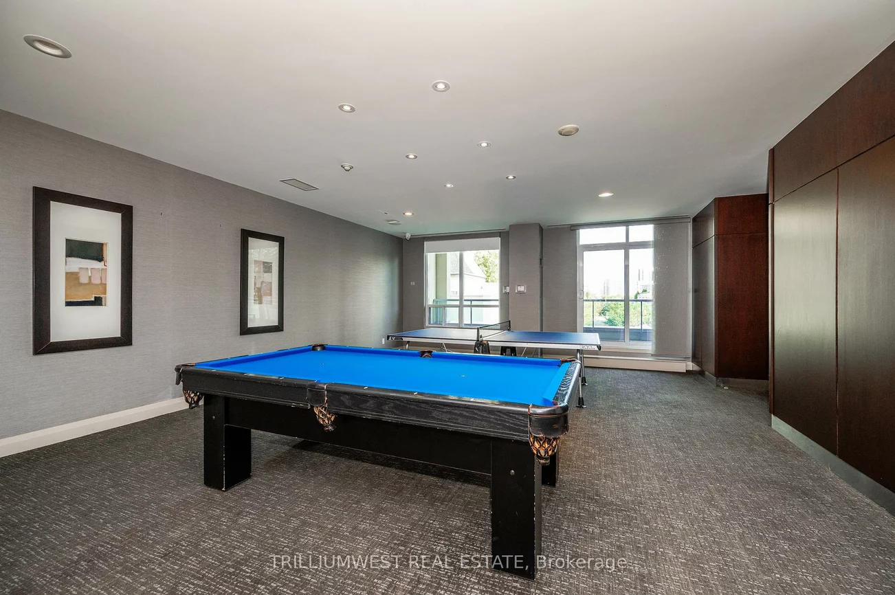 17, Barberry, Bayview Village, Toronto