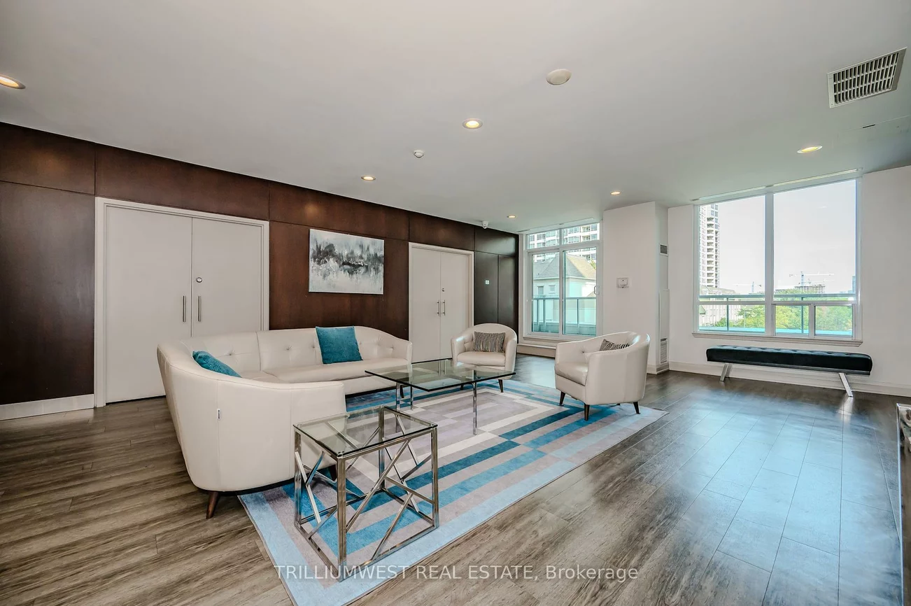 17, Barberry, Bayview Village, Toronto