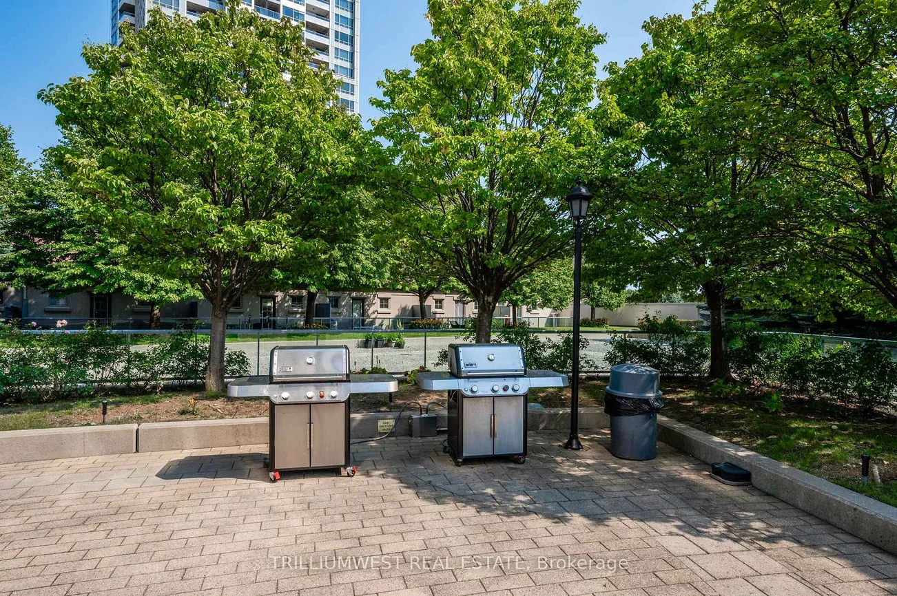 17, Barberry, Bayview Village, Toronto
