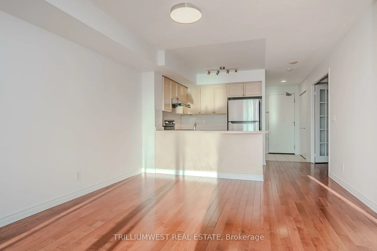17, Barberry, Bayview Village, Toronto