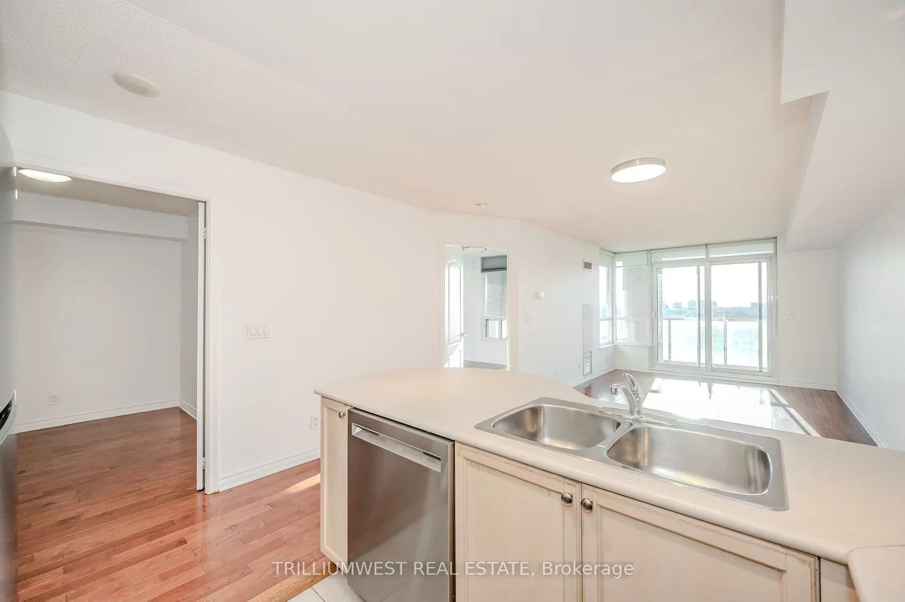 17, Barberry, Bayview Village, Toronto
