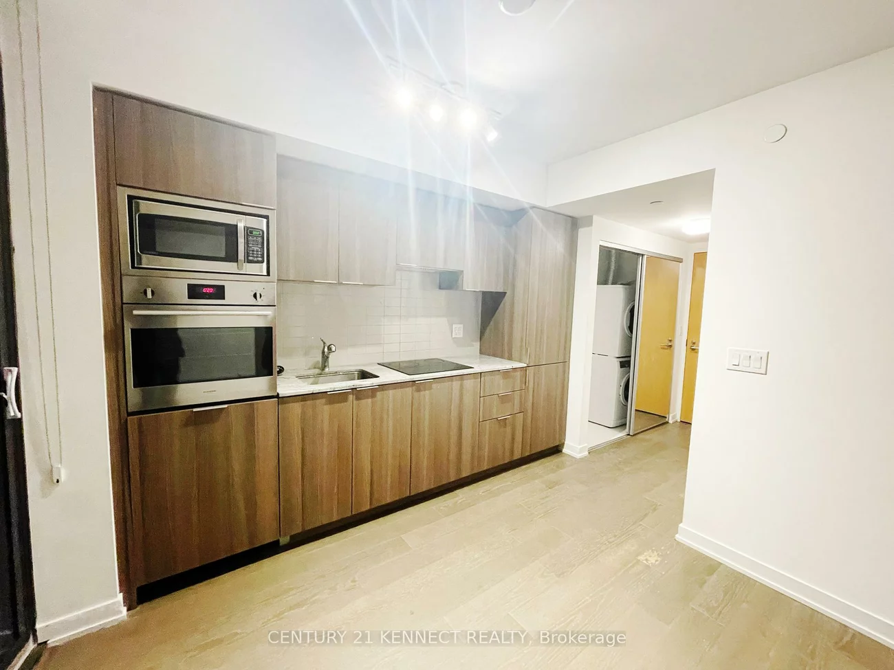 11, Wellesley, Bay Street Corridor, Toronto