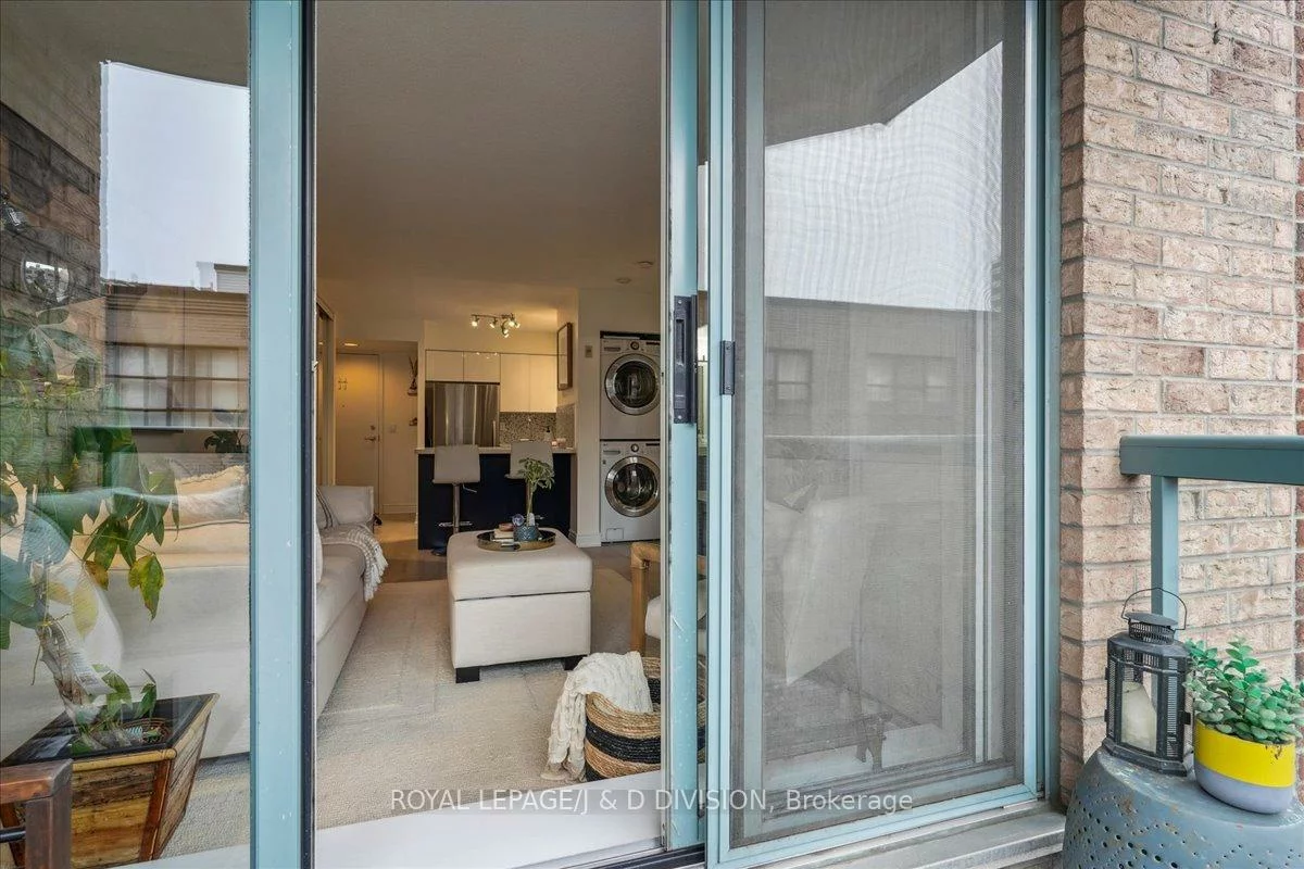 311, Richmond, Moss Park, Toronto