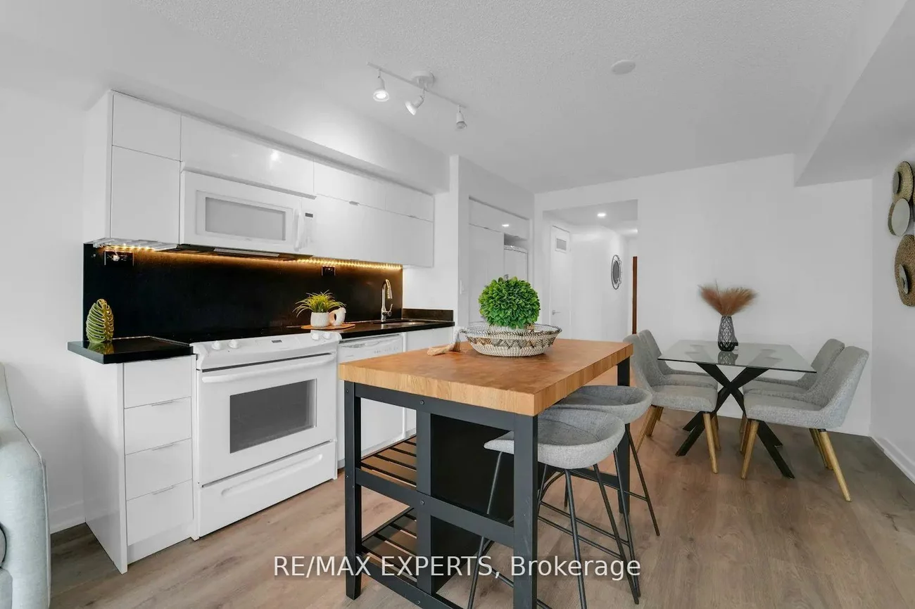 151, Dan Leckie, Waterfront Communities C1, Toronto