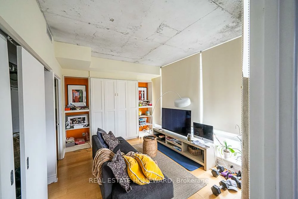 333, Adelaide, Moss Park, Toronto