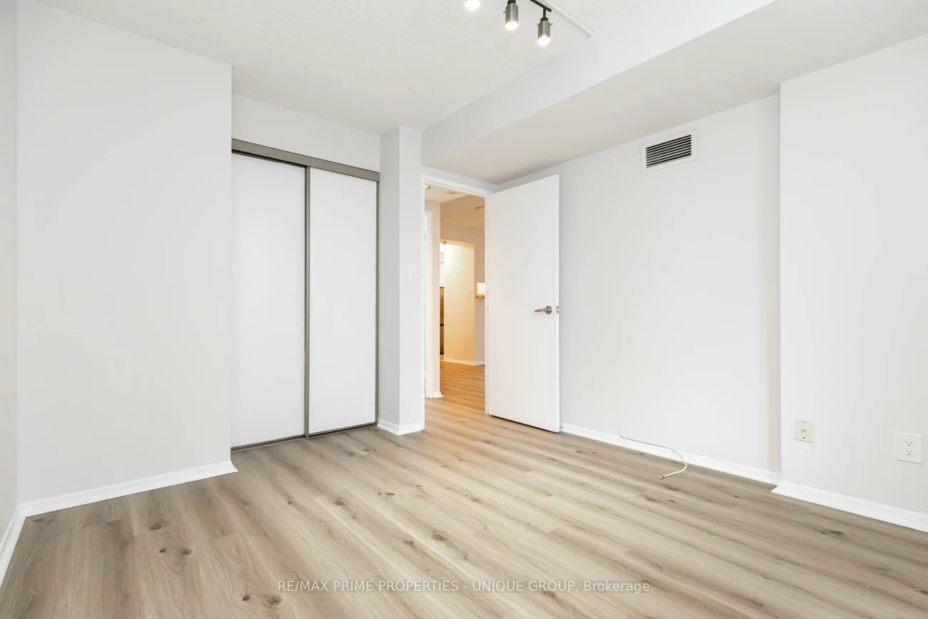 633, Bay, Bay Street Corridor, Toronto