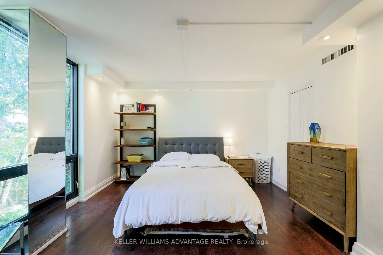 70, Montclair, Forest Hill South, Toronto