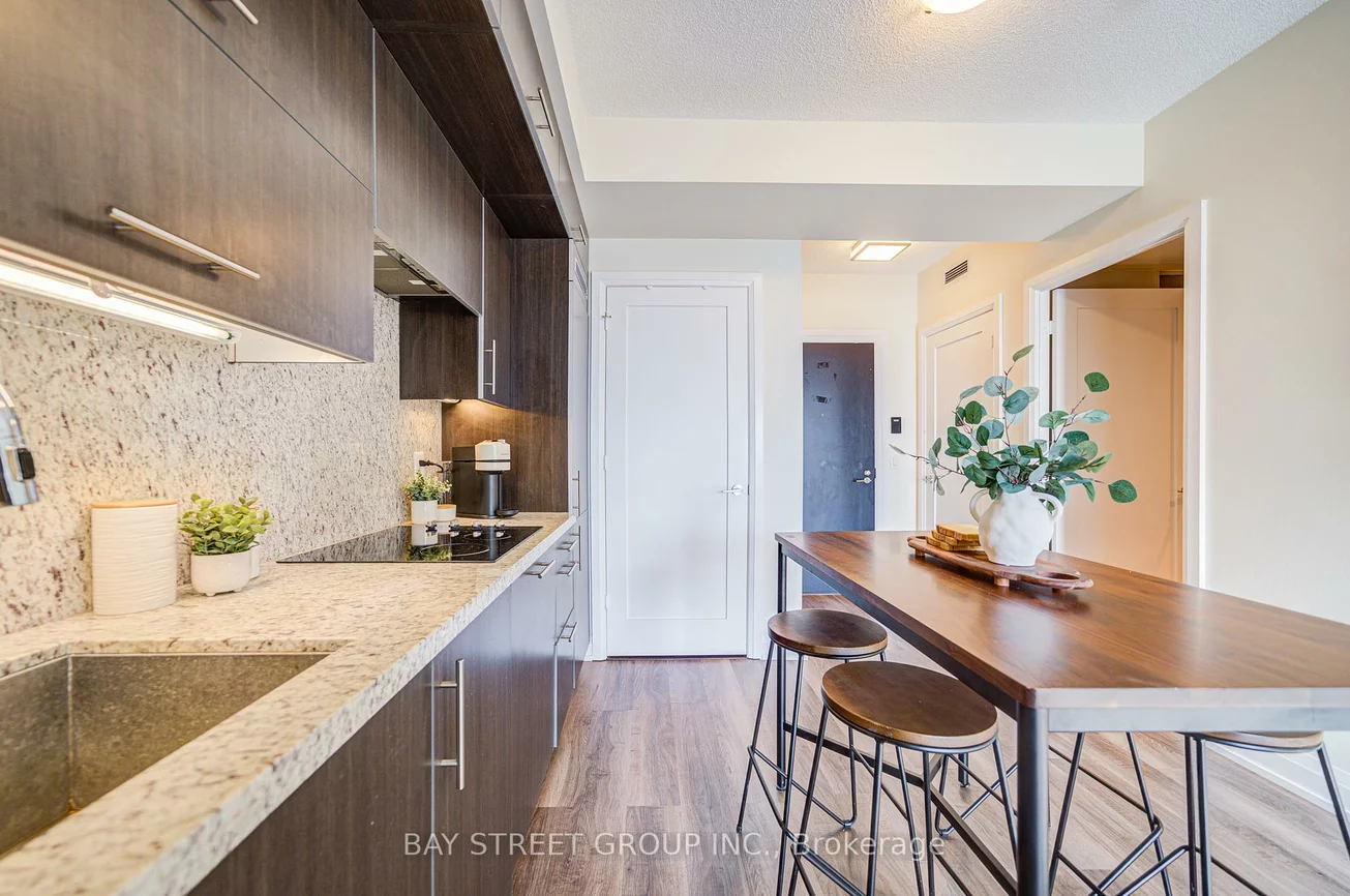 5, Sheppard, Willowdale East, Toronto