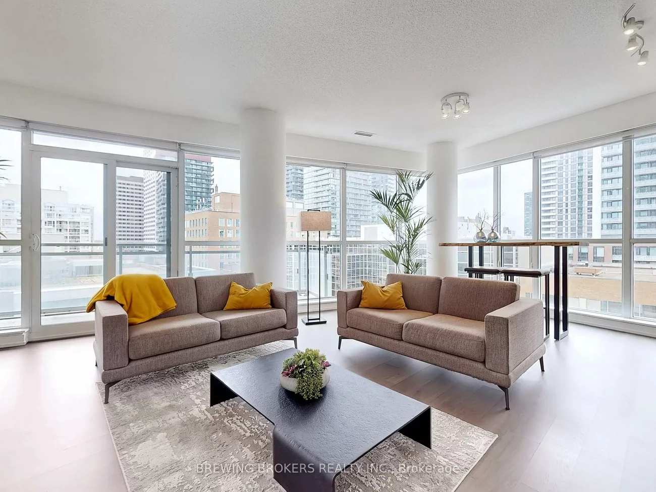 89, Dunfield, Mount Pleasant West, Toronto