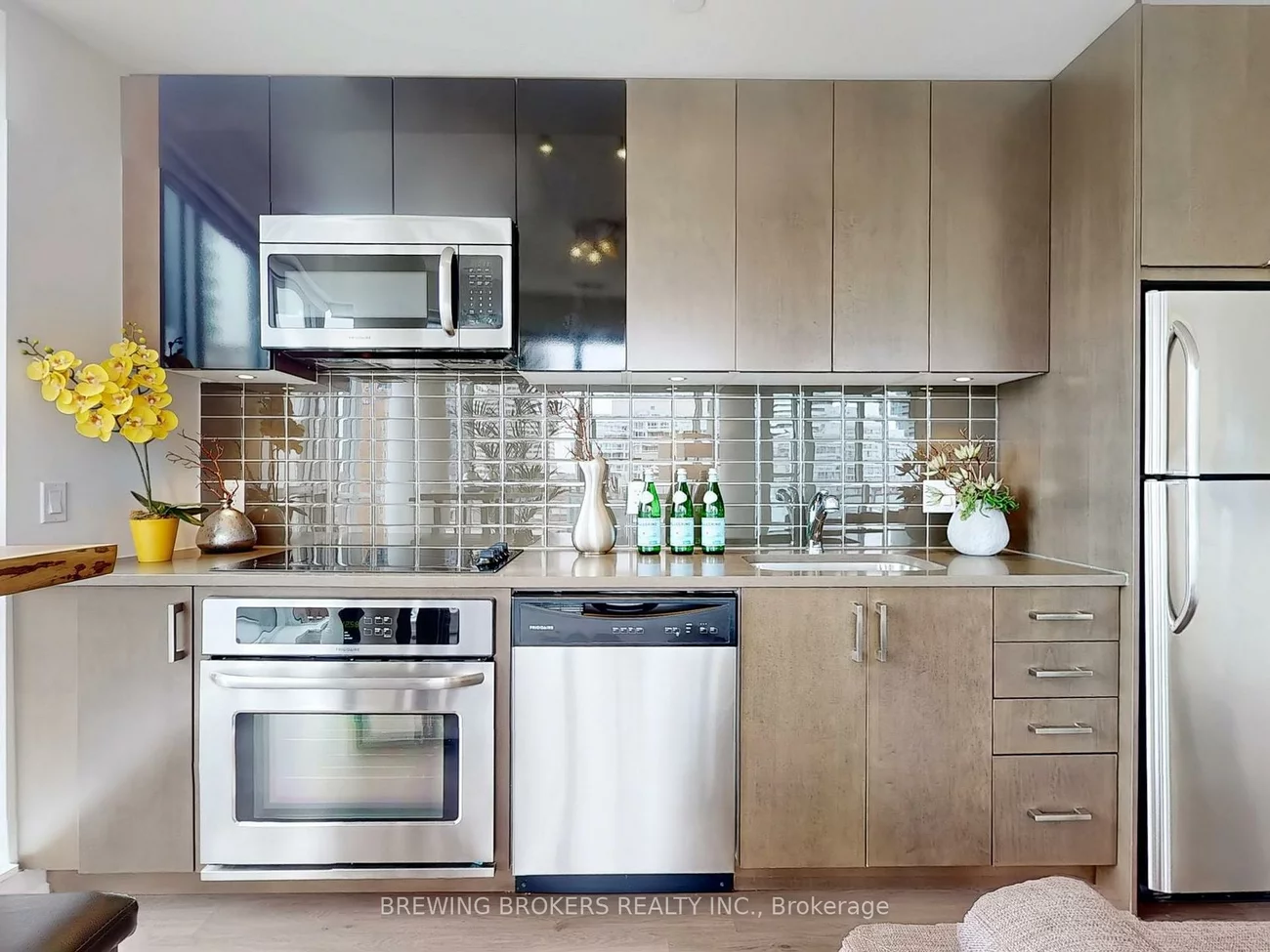 89, Dunfield, Mount Pleasant West, Toronto