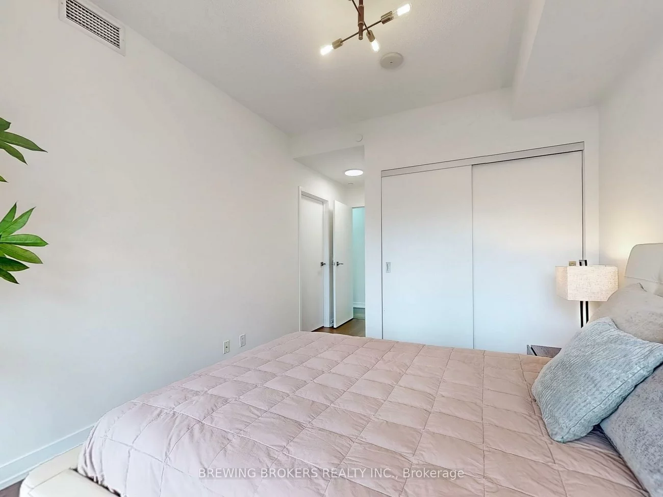 89, Dunfield, Mount Pleasant West, Toronto