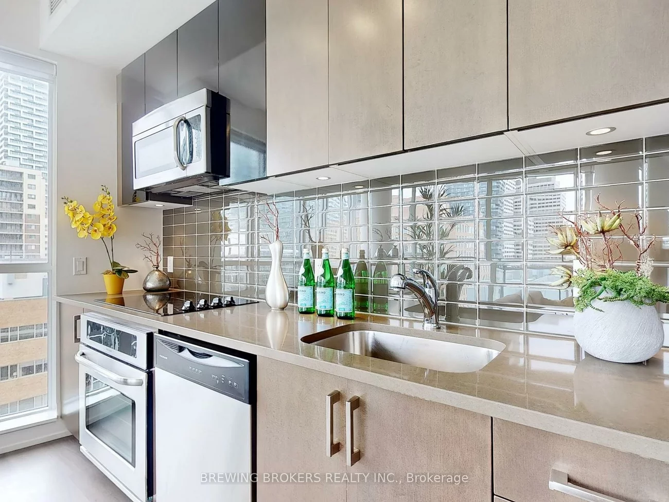 89, Dunfield, Mount Pleasant West, Toronto