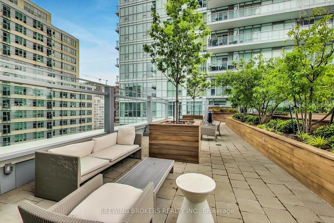 89, Dunfield, Mount Pleasant West, Toronto