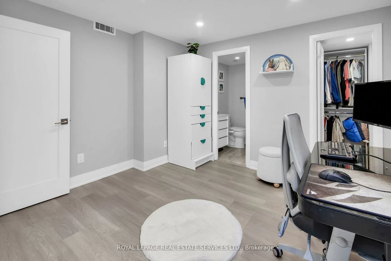 30, Wellington, Church-Yonge Corridor, Toronto