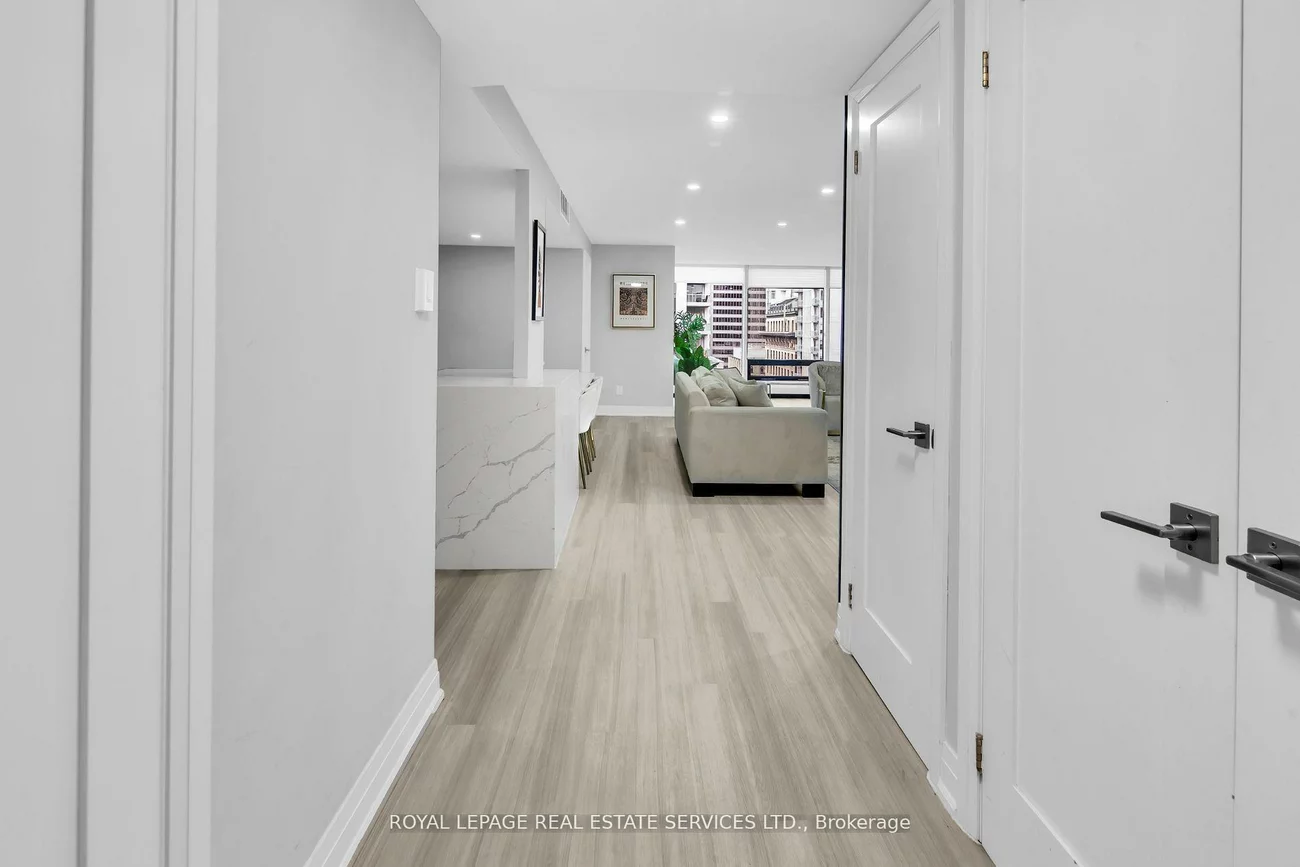 30, Wellington, Church-Yonge Corridor, Toronto