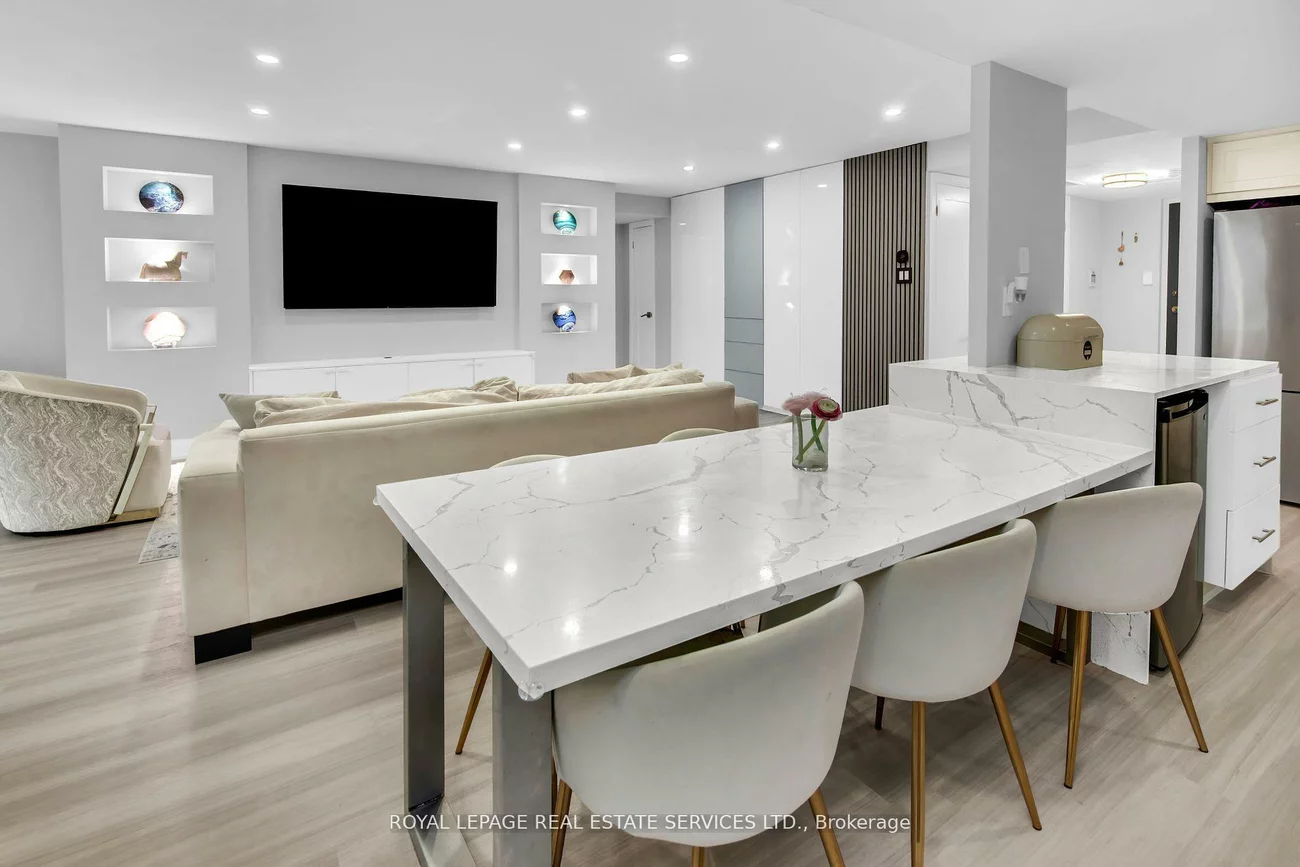 30, Wellington, Church-Yonge Corridor, Toronto