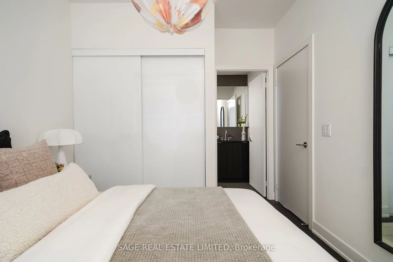 15, Mercer, Waterfront Communities C1, Toronto