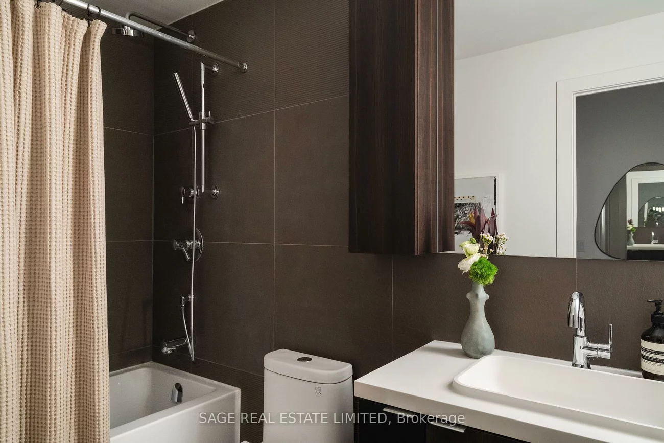 15, Mercer, Waterfront Communities C1, Toronto