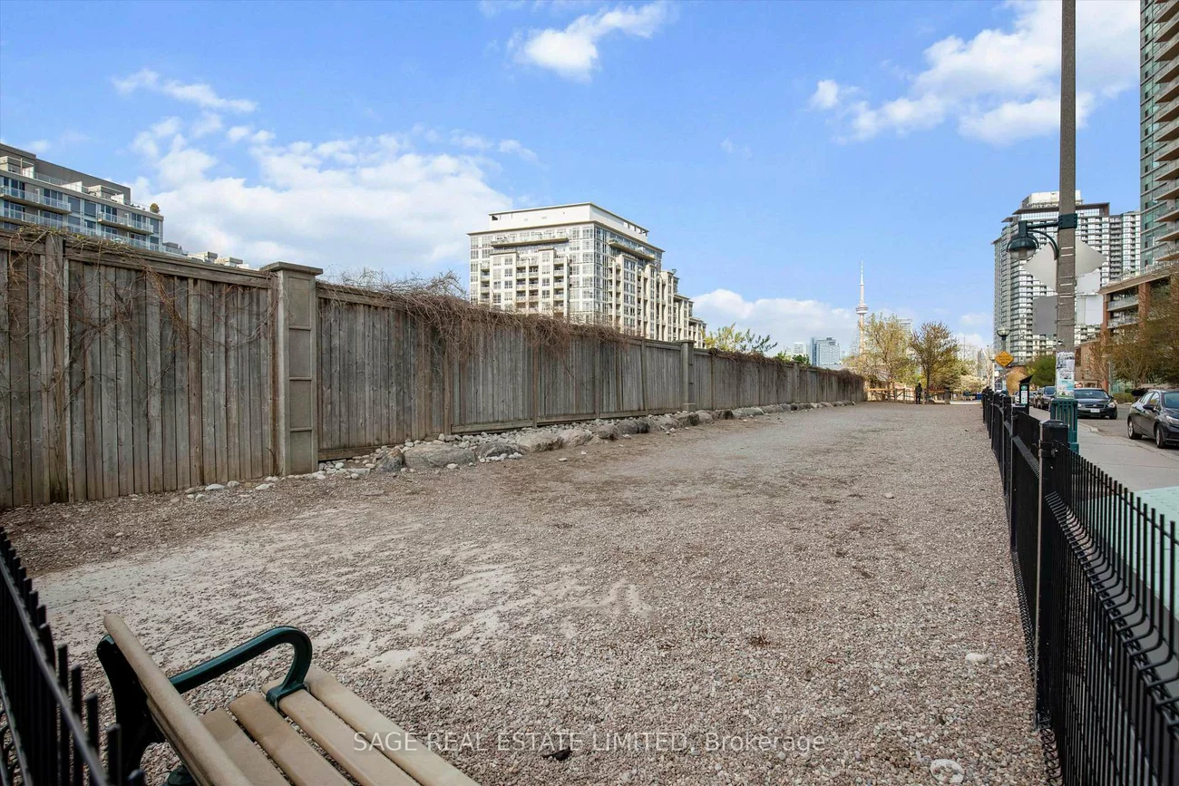 100, Western Battery, Niagara, Toronto