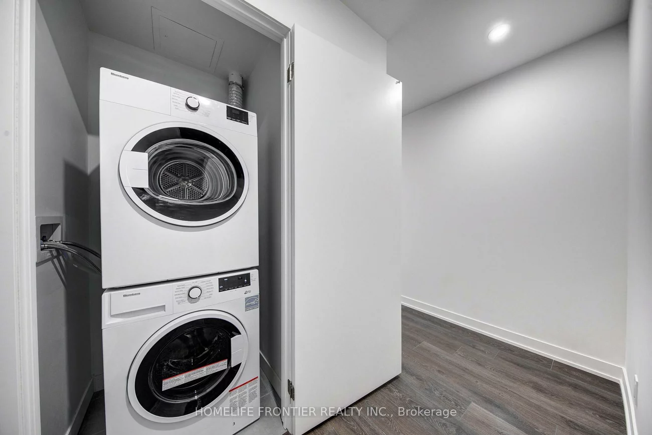 15, Holmes, Willowdale East, Toronto