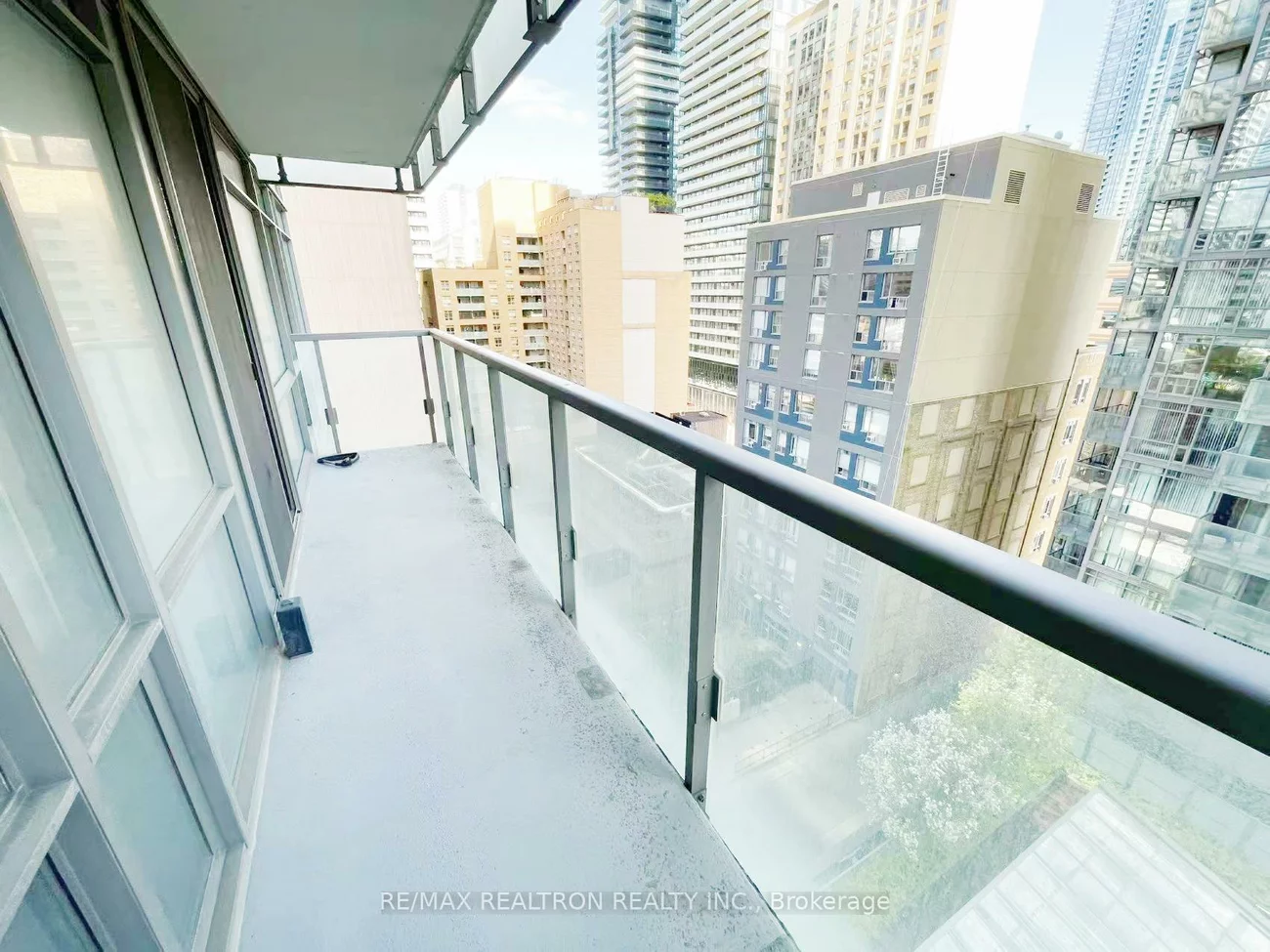 37, Grosvenor, Bay Street Corridor, Toronto