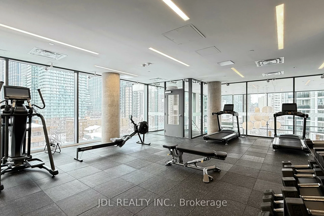 81, Wellesley, Church-Yonge Corridor, Toronto
