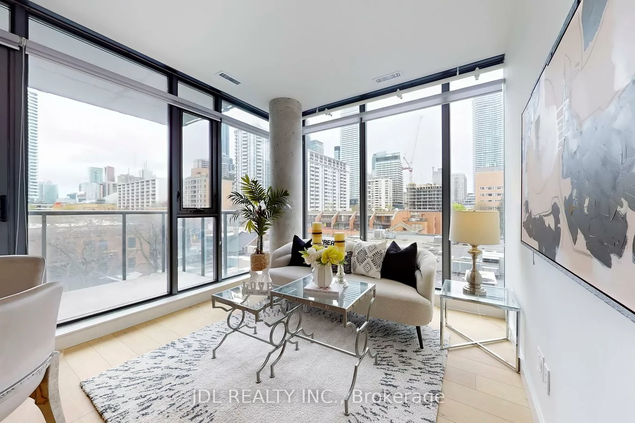 81, Wellesley, Church-Yonge Corridor, Toronto