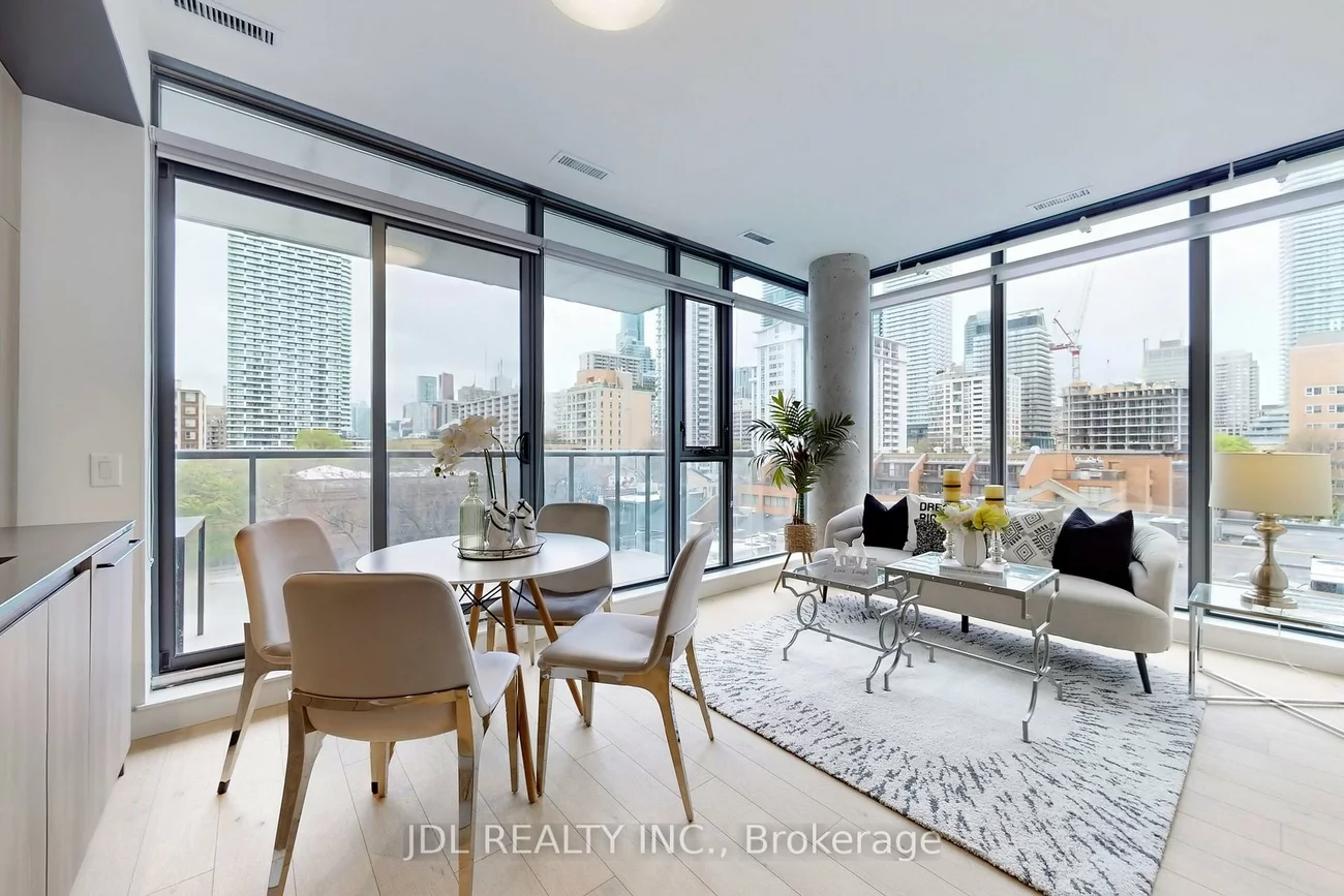 81, Wellesley, Church-Yonge Corridor, Toronto